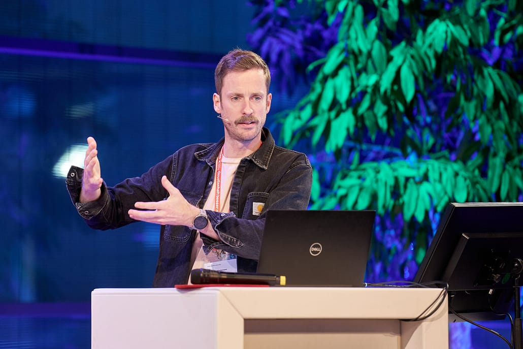 Tom Wiedemann präsentiert