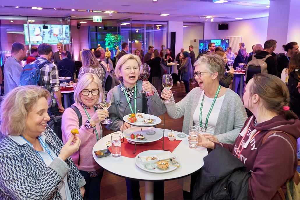 Ausklang mit Wein und Häppchen beim KI Summit