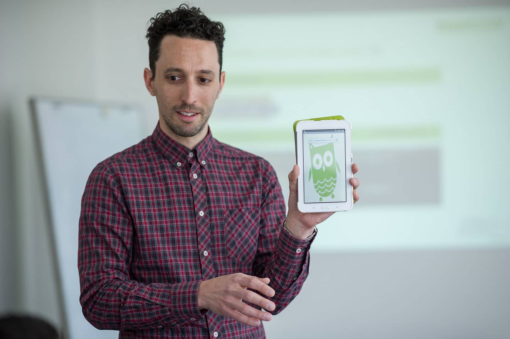 Philipp Knodel mit Tablet