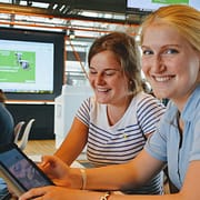 Mädchen programmieren Apps