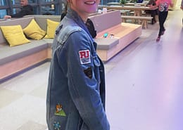 Mädchen lernen Programmieren