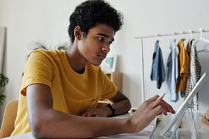 Schüler am Tablet