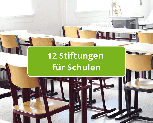 Klassenzimmer mit Stühlen, Schrift 12 Stiftungen für Schulen