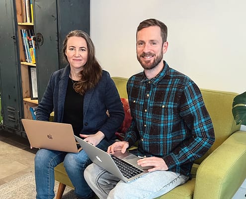 Webinar Werbe Bild mit zwei Menschen
