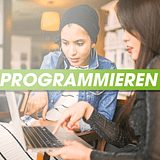 2 Frauen vor einem Rechner