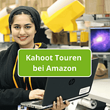 Frau mit Rechner in der Hand in einem Logistikzentrum