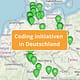 Karte von Deutschland mit Pinnadeln und Text: Coding Initiativen in Deutschland
