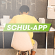 Kind an einem Schreibtisch