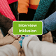 Viele Arme und Hände in verschiedenen Farben, die sich treffen. Text Interview Inklusion.